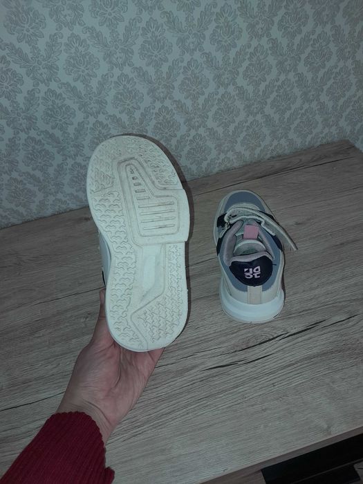 Кросівки на липучці