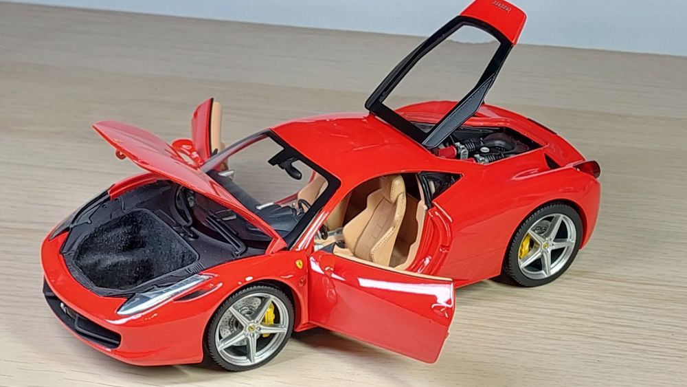 Модель Ferrari 458 Italia Hot Wheels 1:18