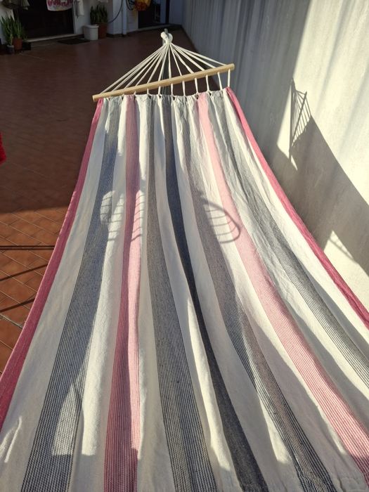 Rede de descanso às riscas (sem suporte)