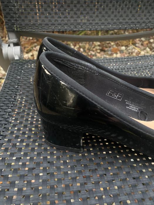 Buty na obcasie lakierowane