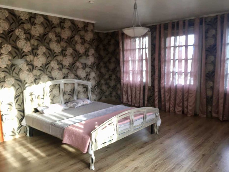 Дом 450 кв. До 35 человек. Сауна, беседка, теннис, генератор, бассейн.