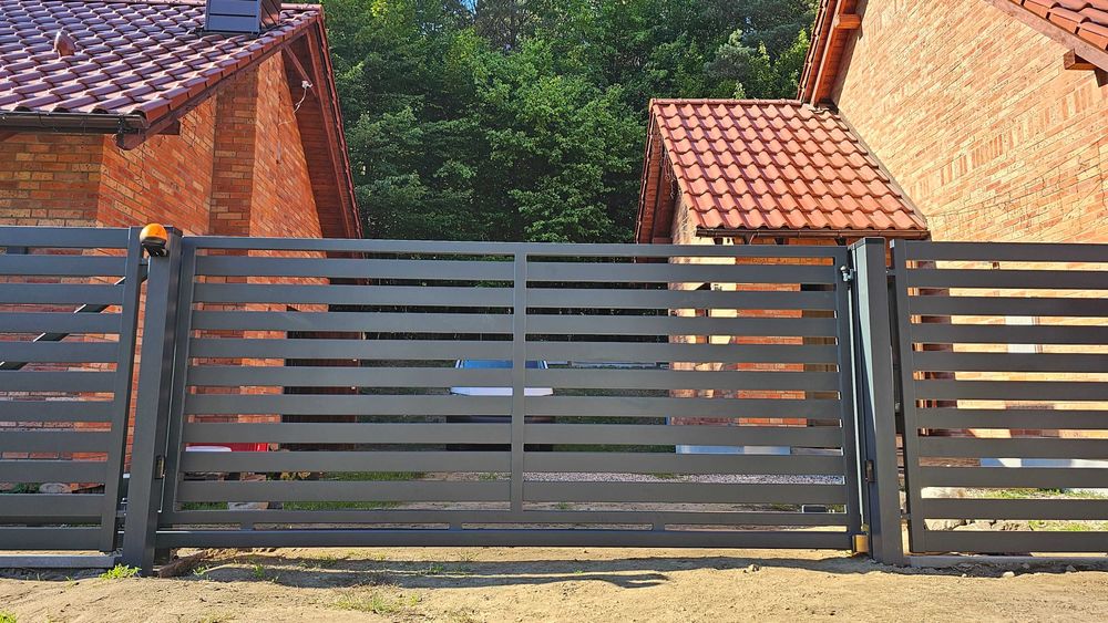 Ogrodzenia palisadowe, bramy, furtki, materiał plus montaż