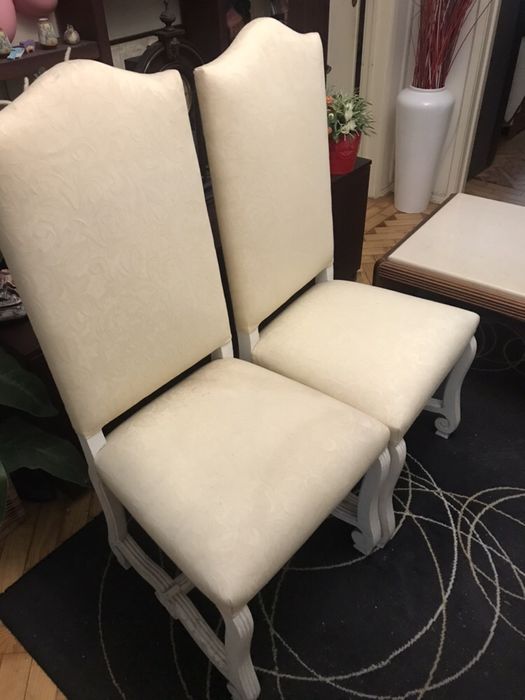 Cadeiras Brancas (2)