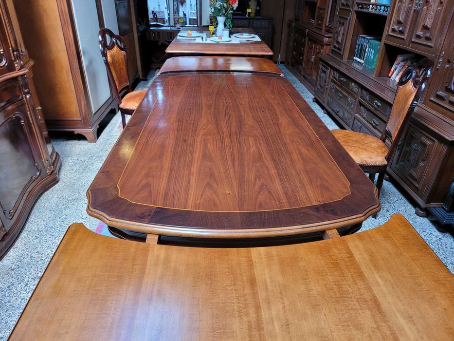 Exquisite extendable living room table – excellent condition64584264518145124