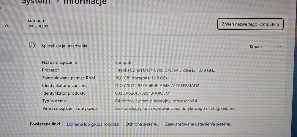 Komputer stacjonarny Lenovo z monitorem