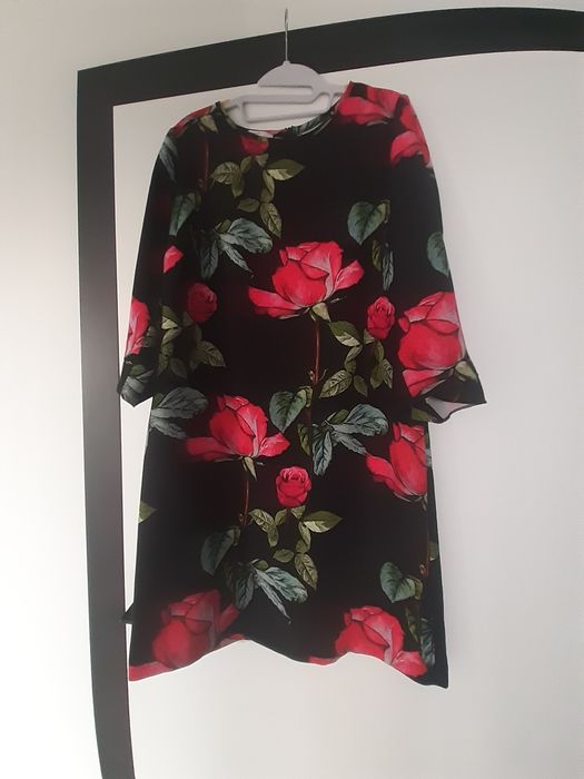 Sukienka czarna w róże czerwone. 42. Piú & Piú