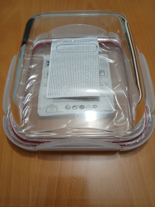 Pyrex Container with Lid457281405715097601