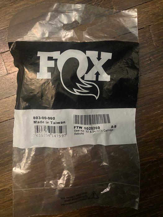 Zestaw naprawczy FOX 2016 Seal Kit: 32 & 34 FIT4 Rebuild 803.00.960.