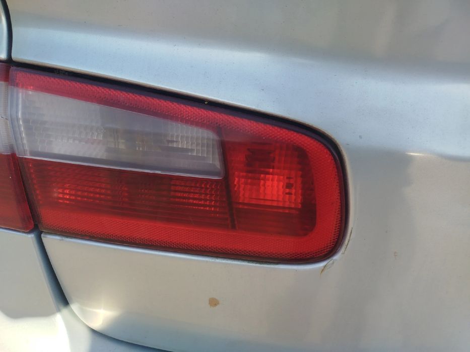 Farolim da mala esquerdo RENAULT Laguna II (BG0/1_)