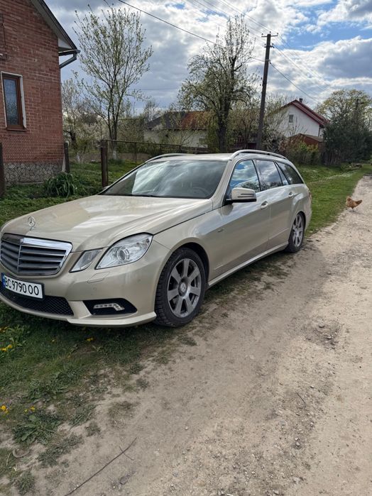 Mercedes Benz 212