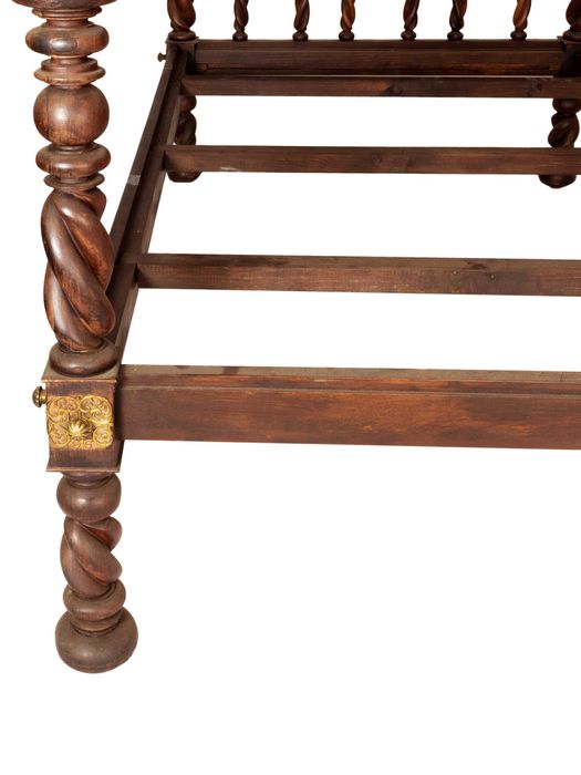 Cama dossel pau santo Barroco | século XVII