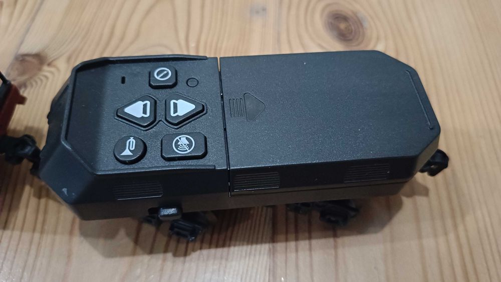 Klasyczna kolejka retro z efektem dymu na akumulator , pociąg