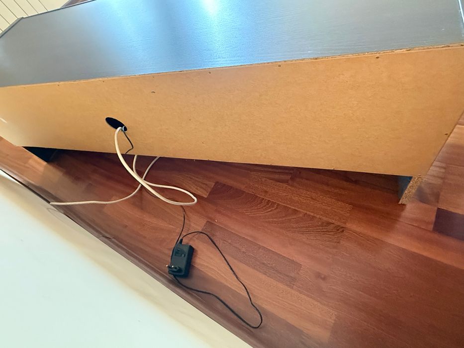 Szafka RTV pod telewizor, wymiary 140x40 z dwoma szufladami.