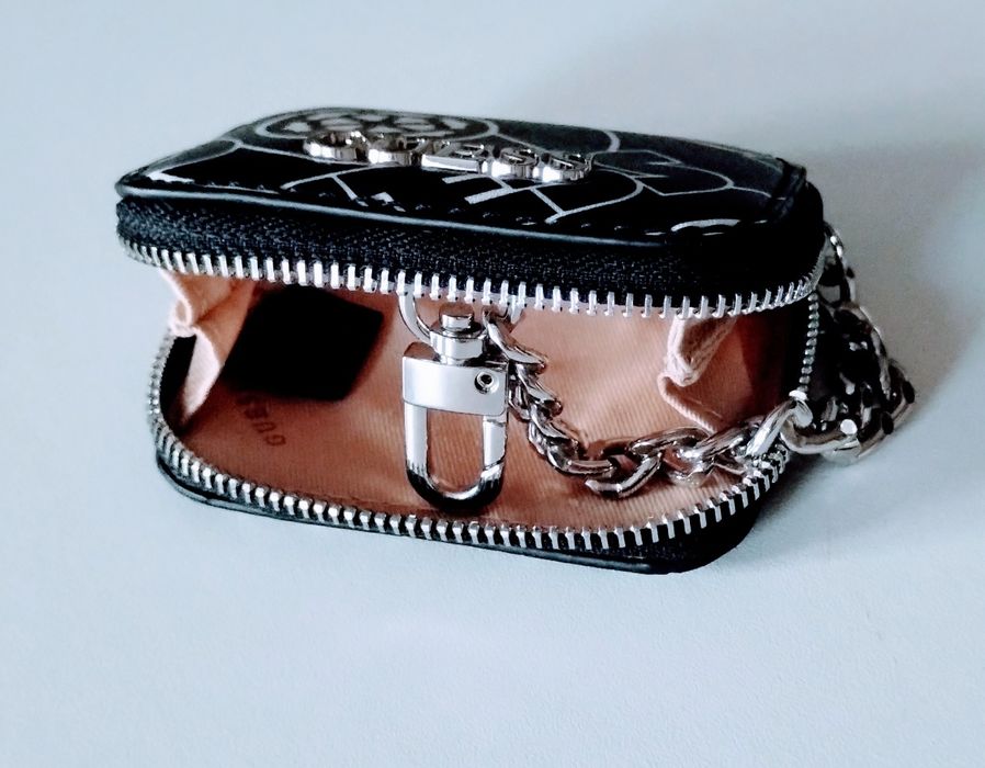 GUESS torebka mała mini bag black white logo 10x8cm