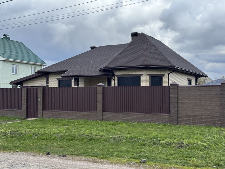 Продам сучасний будинок від власника