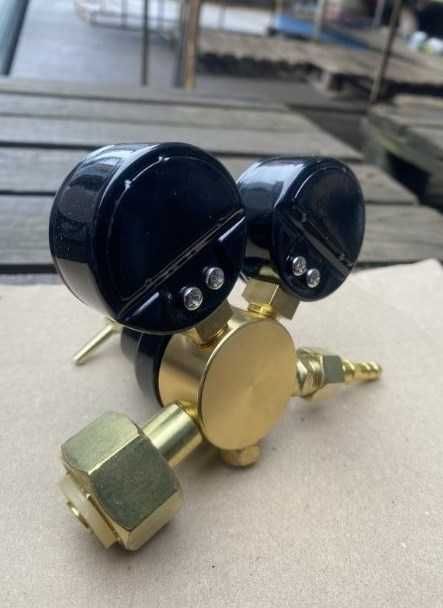 Редуктор углекислотный УР-6-6  редуктор для полуавтомата