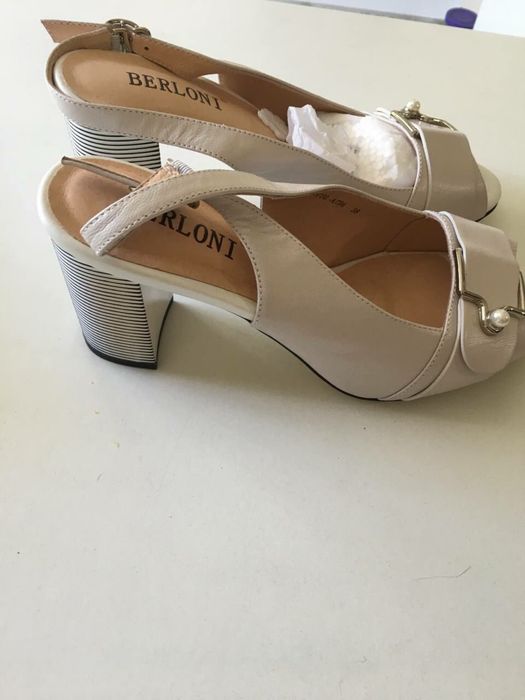 Продам женские босоножки