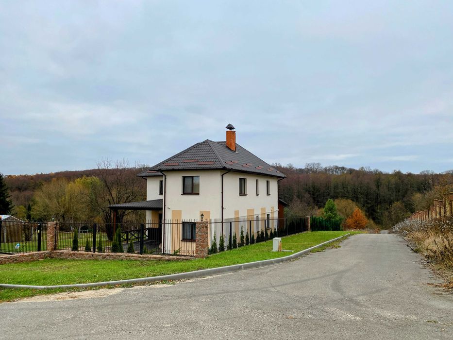 Продаж унікальної ділянки 9 сот з Соснами та видом на Заповідний ліс.