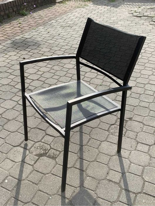Krzesła ogrodowe do restauracji, hotelu czarne GO IN