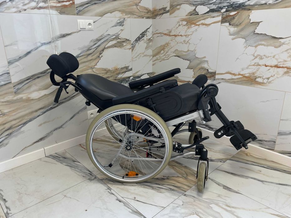 Invacare Rea Clematis 39 - wózek inwalidzki specjalny