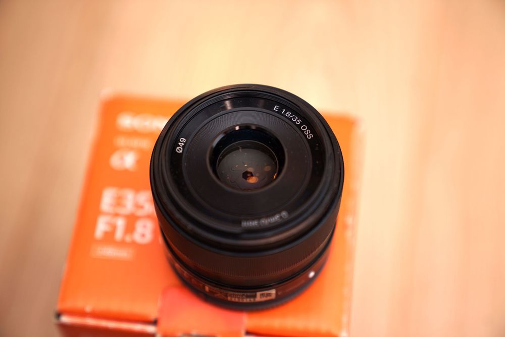Obiektyw SONY f 1.8 35 mm