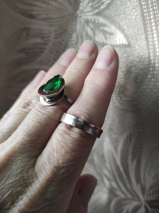 Продам колечки серебро с пластинами золота.