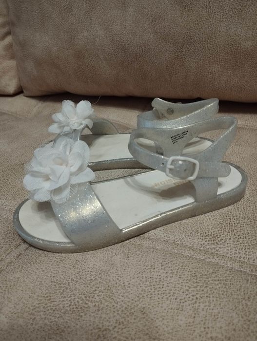 Босоніжки для дівчаток