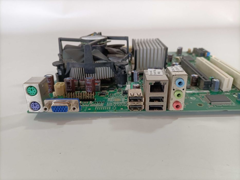 Motherboard Intel com processador Intel E8400 Dual-core e 4GB de RAM