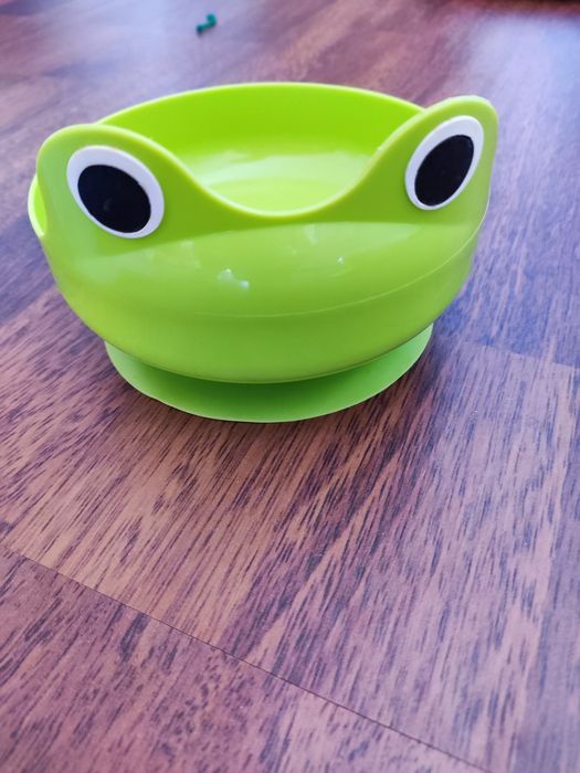 Plastic bib and suction plate64285986243713122