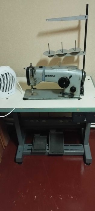 СРОЧНО Швейний оверлок Minerva