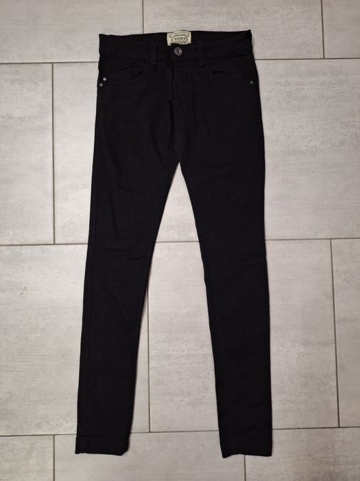 Bershka czarne spodnie r. 34 rurki