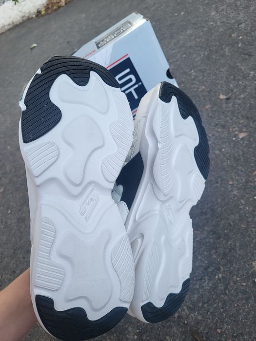 Кросівки жіночі Skechers оригінал нові