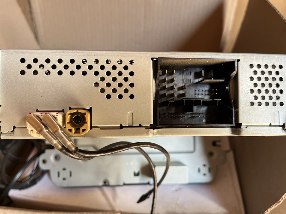 Продам оригінальну магнітолу фольцваген т6