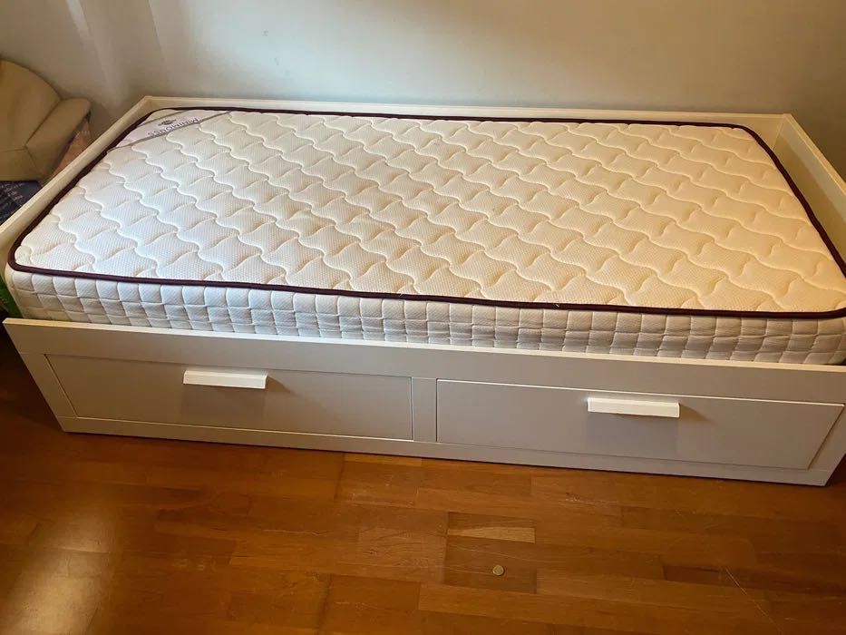 Cama extensível praticamente nova