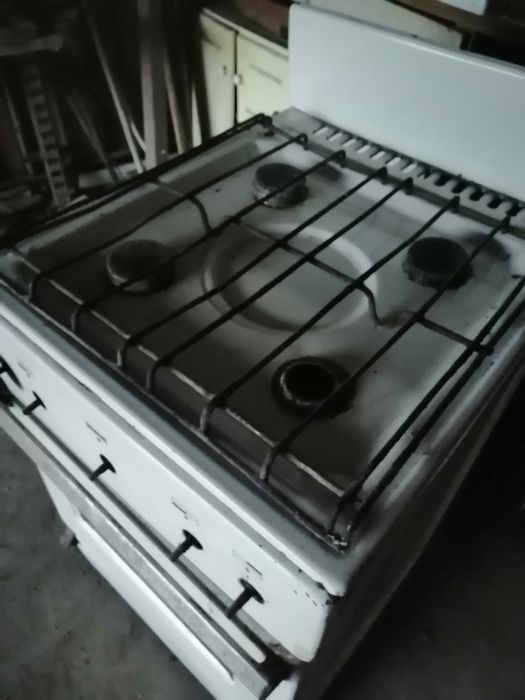 Продам газову плиту (б/в)  радянського виробництва. Працює.