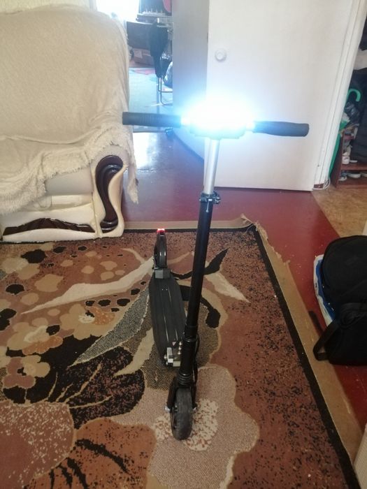 Єлектросамокат..