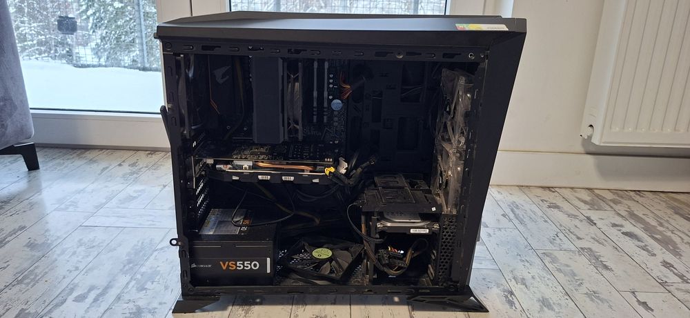 Komputer Gamingowy + monitor I klawiatura