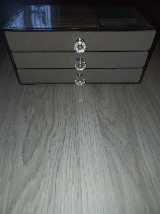 Kuferek na biżuterię welurowy szary nowy