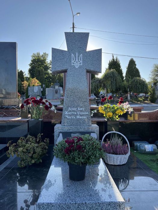 Пам'ятники із граніту