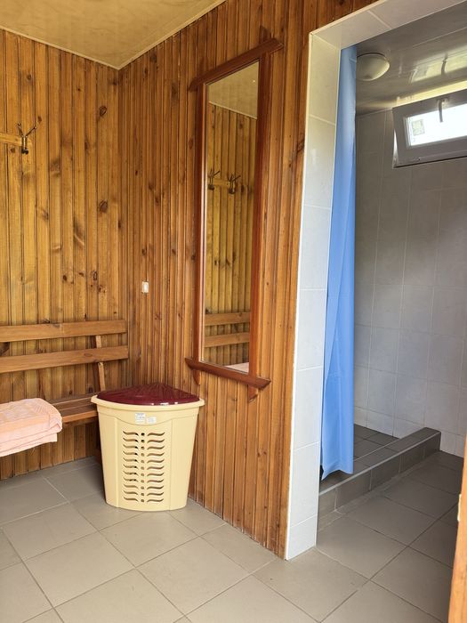 Будинок на першій лінії ставка