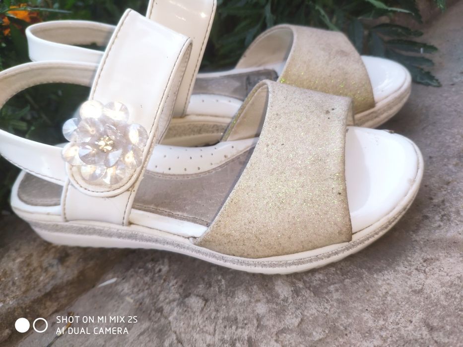 Босоніжки на дівчинку