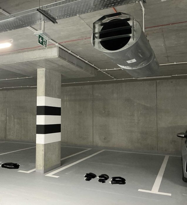 Miejsce parkingowe przy ul.Silnikowa, 12_URSUS