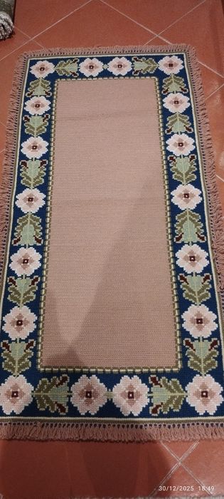 3 Tapetes de arraiolos para quarto