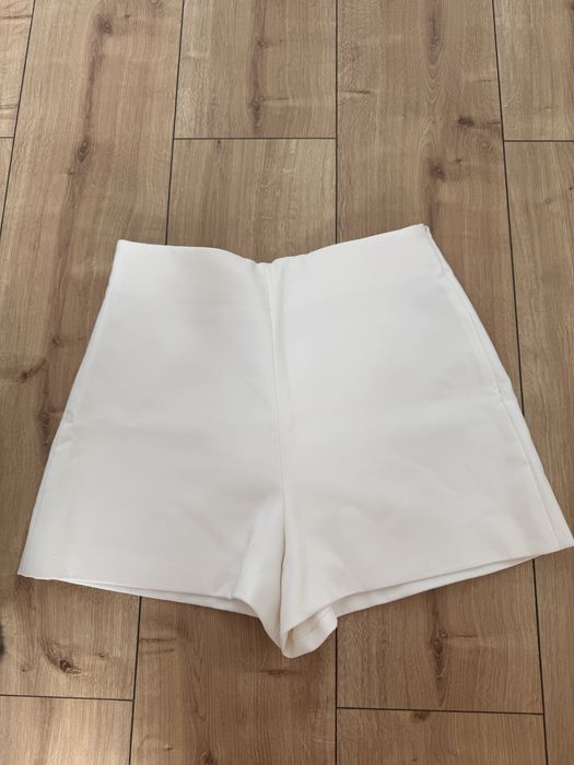 Білі короткі шорти Zara
