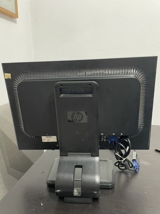 Monitor Profissional HP LA2205wg - 22" (Ergonómico e Rotativo)