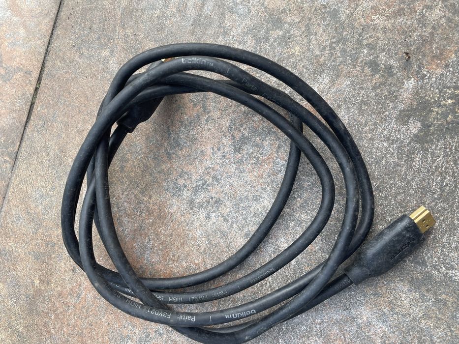 Cabos HDMI não usados