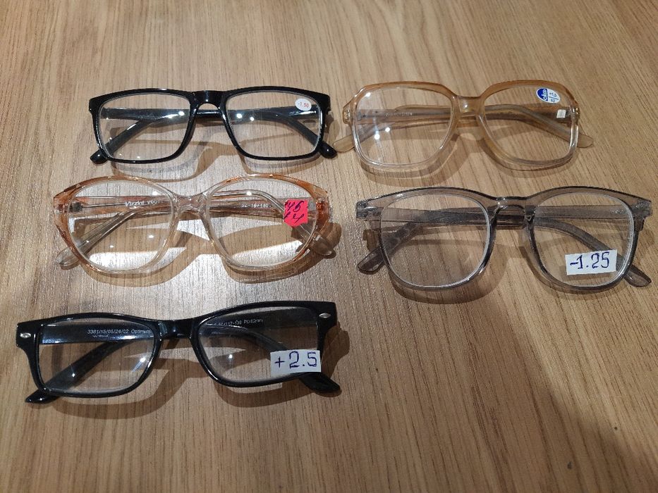 Окуляри для зору різні