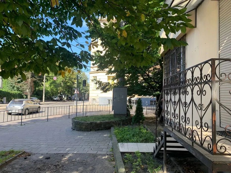 Оренда фасадного приміщення вул. Антоновича-Мельника