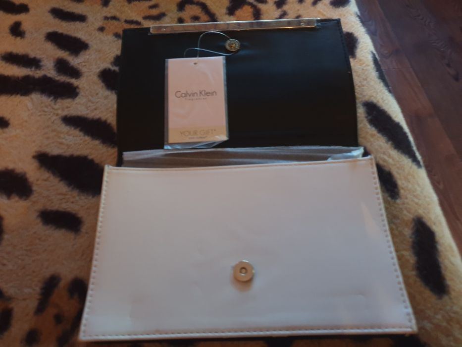 Продам женскую сумку-клатч Kevin Clien