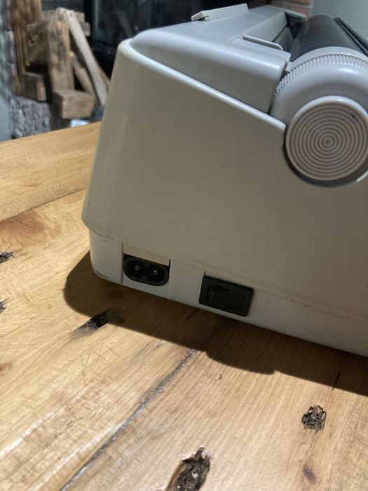 Máquina de escrever AEG Olympia